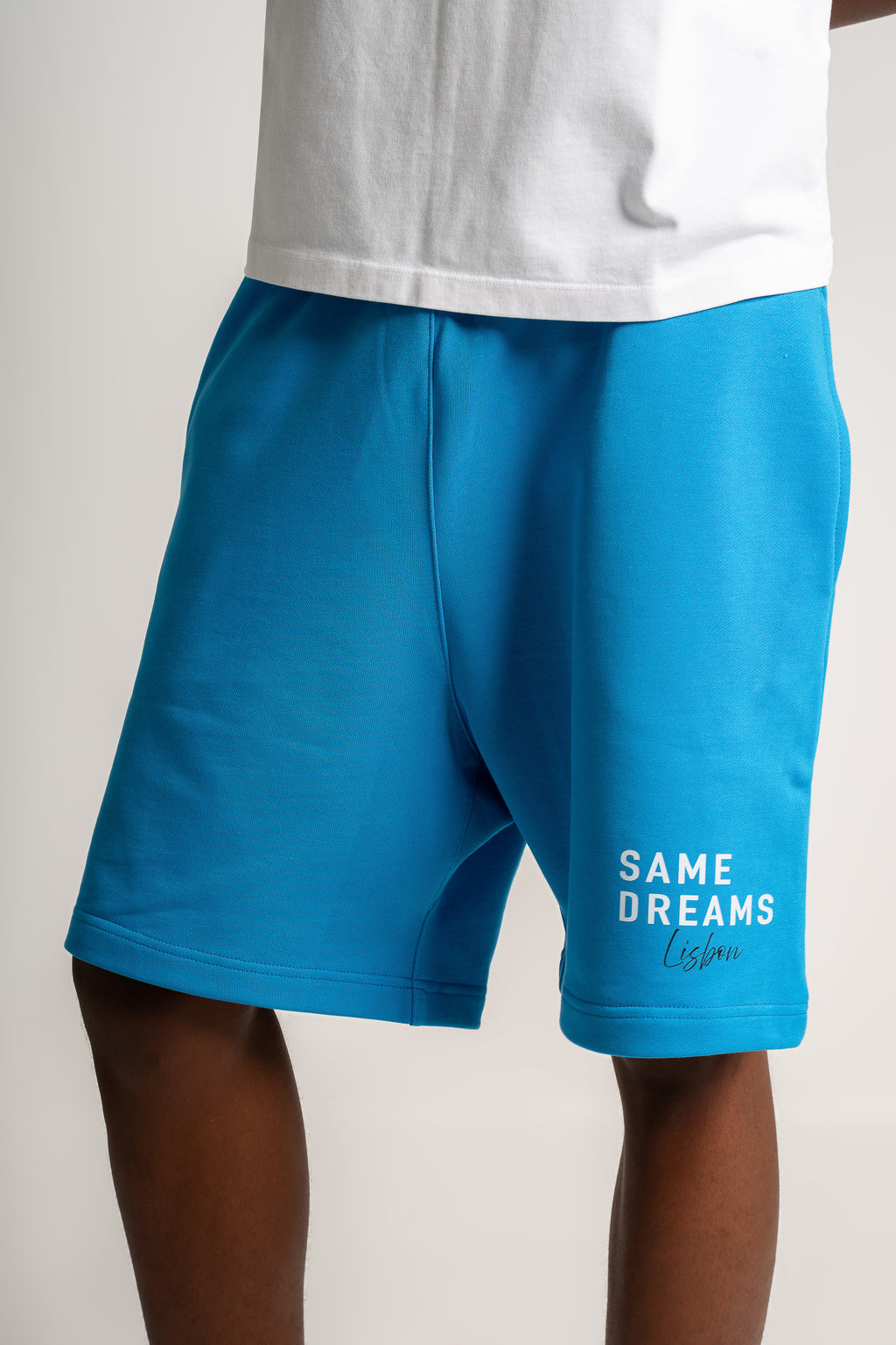 AUTHENTIC SHORT