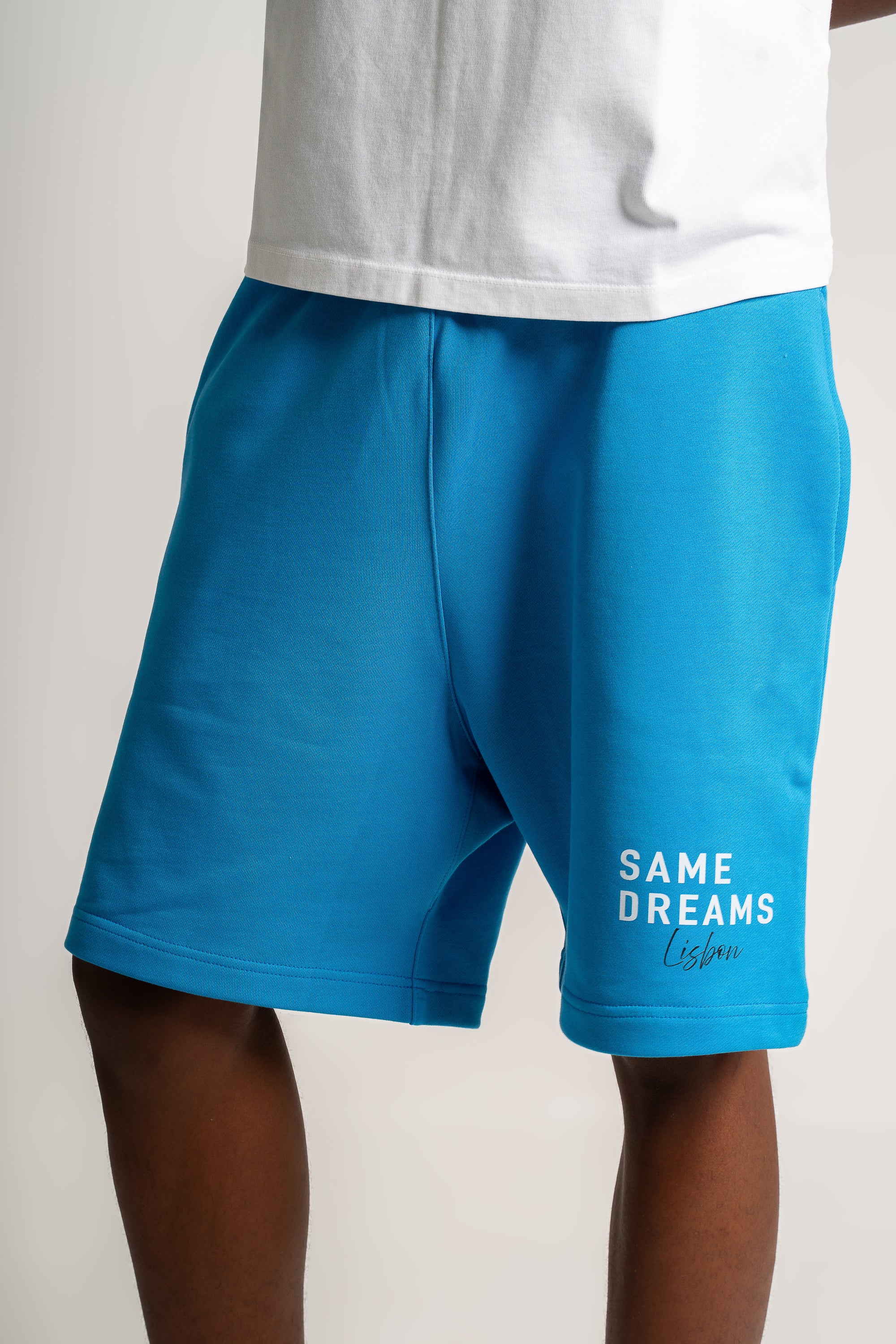AUTHENTIC SHORT