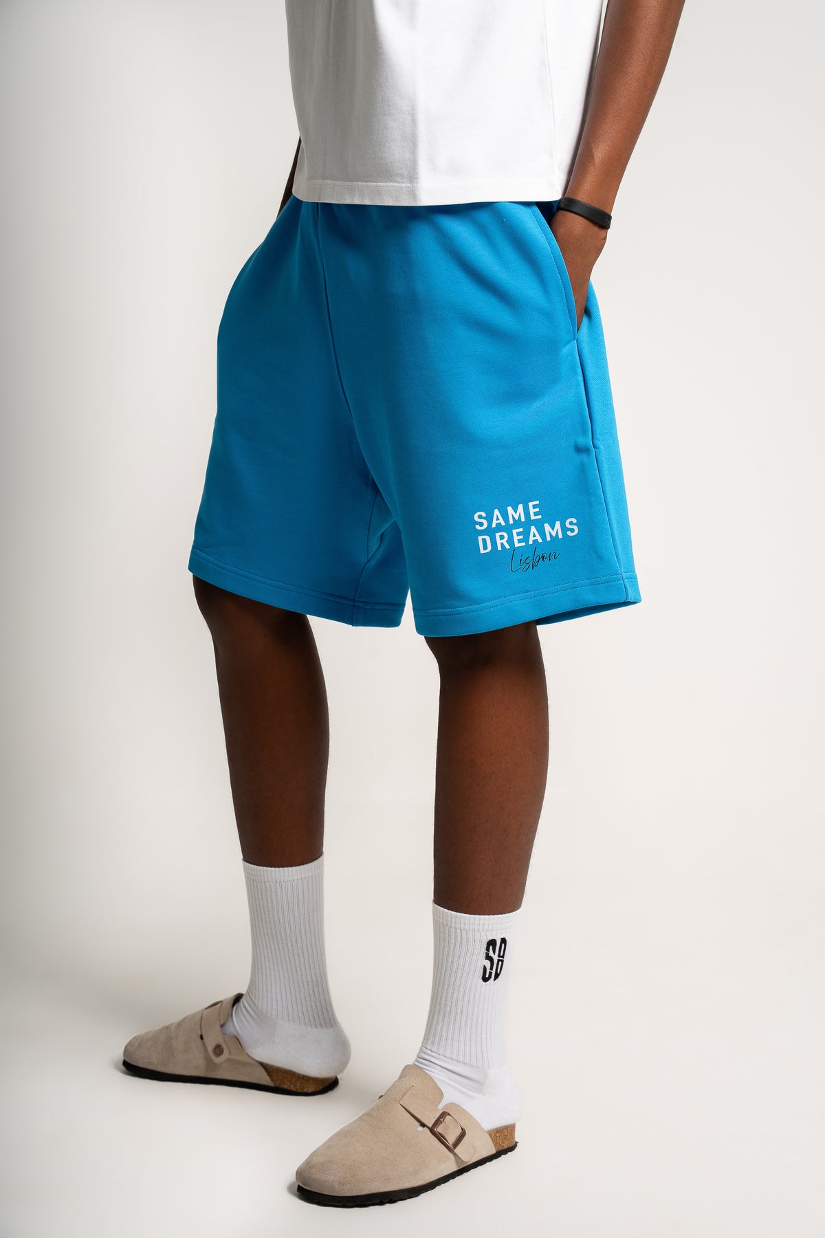 AUTHENTIC SHORT